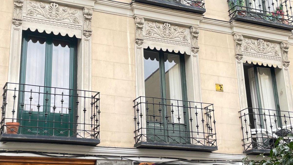 En el Barrio de Malasaña, con plaza de garaje