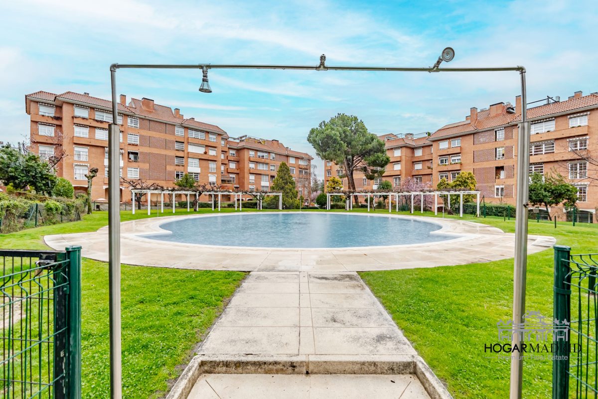 Urbanización de lujo, con garaje y trastero